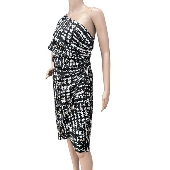 St. John Black & White One Shoulder Ruched Dress, Size 4, Cocktail Party - Picture 3 of 9